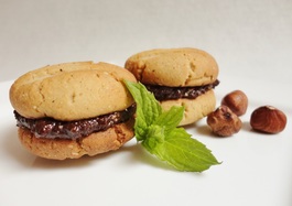 Photo of hazelnut and chocolate cookies